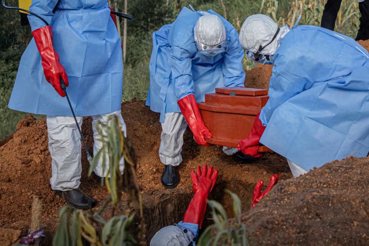 CHDC Congo ghi nhận đợt bùng phát dịch Ebola gây tử vong nhiều nhất lịch sử - Ảnh 1.