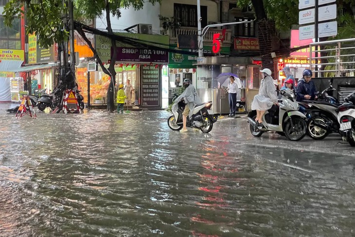 Những nguyên tắc đảm bảo an toàn khi có mưa lớn- Ảnh 1.