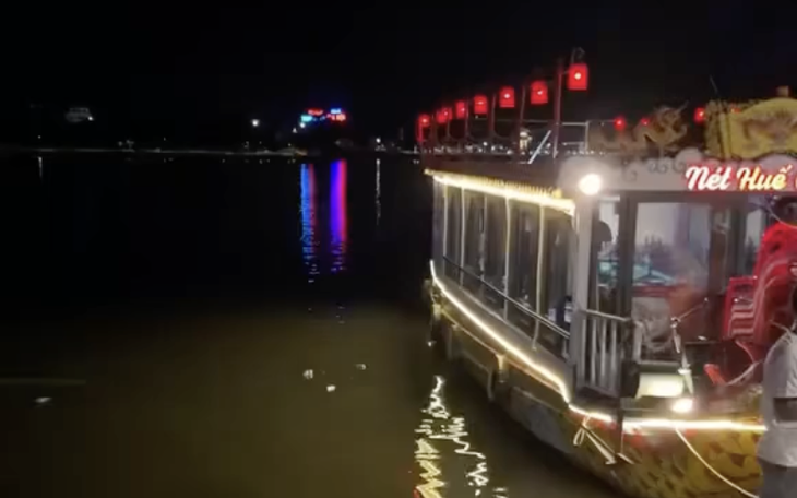 Xử phạt chủ thuyền rồng ở Huế sau clip ghi lại cảnh xả rác xuống sông Hương- Ảnh 3.