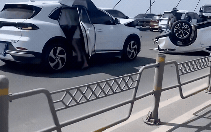 Danh tính các tài xế vụ tai nạn liên hoàn 4 ô tô trên cầu Nhật Tân- Ảnh 2.