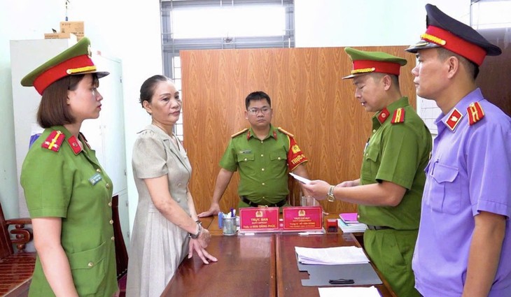 Khởi tố người phụ nữ về hành vi 'Lợi dụng quyền tự do dân chủ, xâm phạm lợi ích của Nhà nước, quyền và lợi ích hợp pháp của cá nhân'- Ảnh 1.
