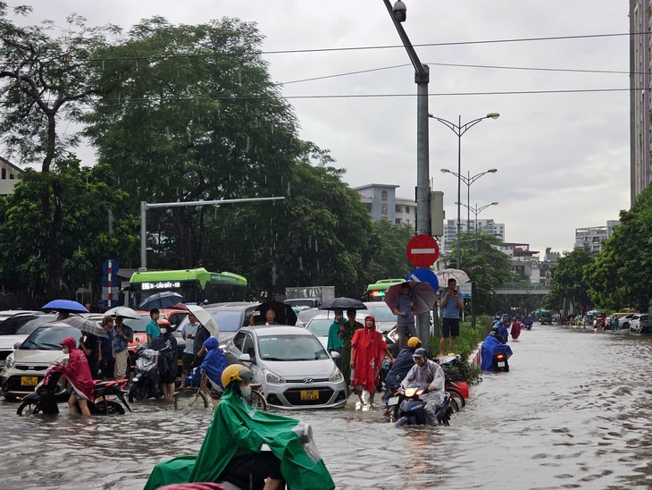 Miền Bắc bước vào đợt mưa dông mạnh từ hôm nay- Ảnh 1.
