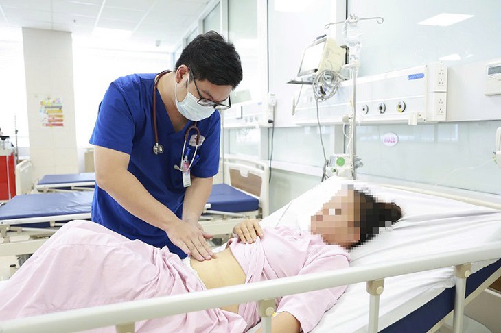 Báo động đỏ cứu bệnh nhân chửa ngoài tử cung vỡ, mất hơn 2 lít máu- Ảnh 2.