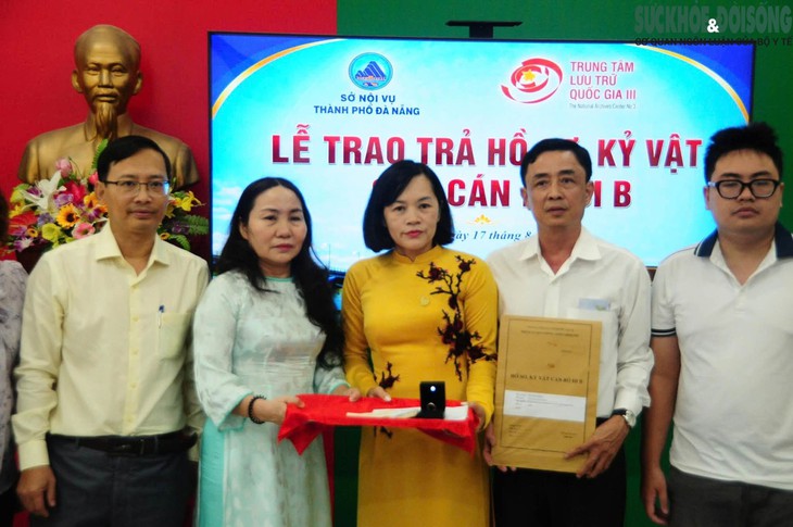 'Chữ này đúng của ba rồi': Kỷ vật cán bộ đi B trở về sau 65 năm - Ảnh 2.