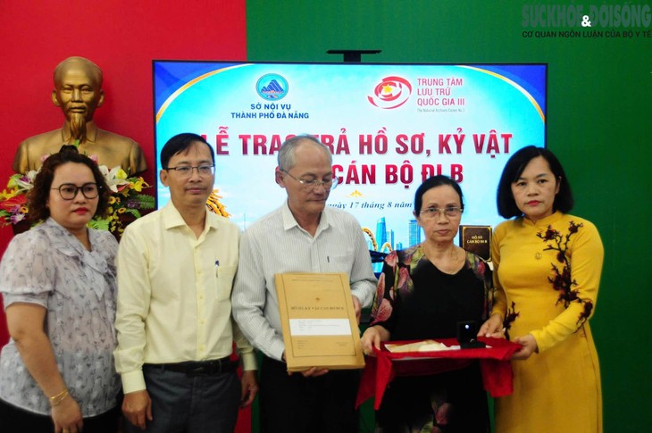 'Chữ này đúng của ba rồi': Kỷ vật cán bộ đi B trở về sau 65 năm - Ảnh 3.