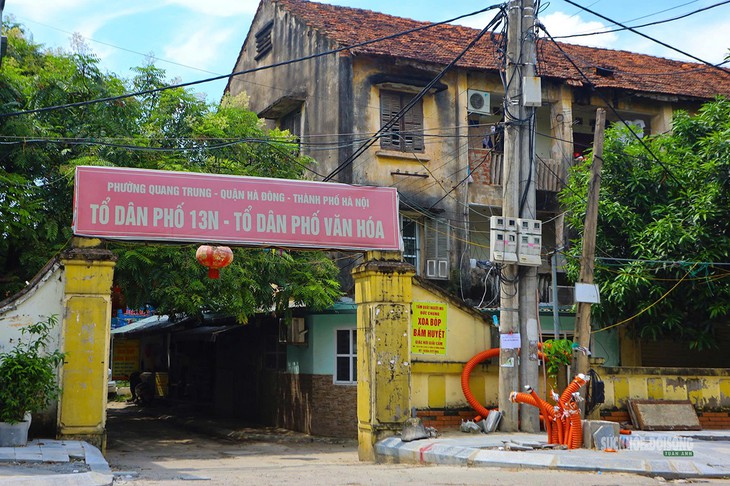 Cận cảnh khu tập thể hơn 50 năm tuổi xuống cấp giữa Hà Nội - Ảnh 1.