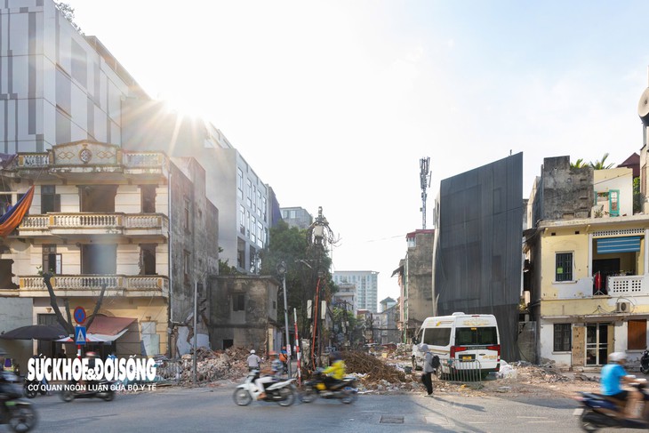 Hiện trạng 'ngõ khổ' Hà Nội đang được mở rộng lên 21,5m- Ảnh 1.