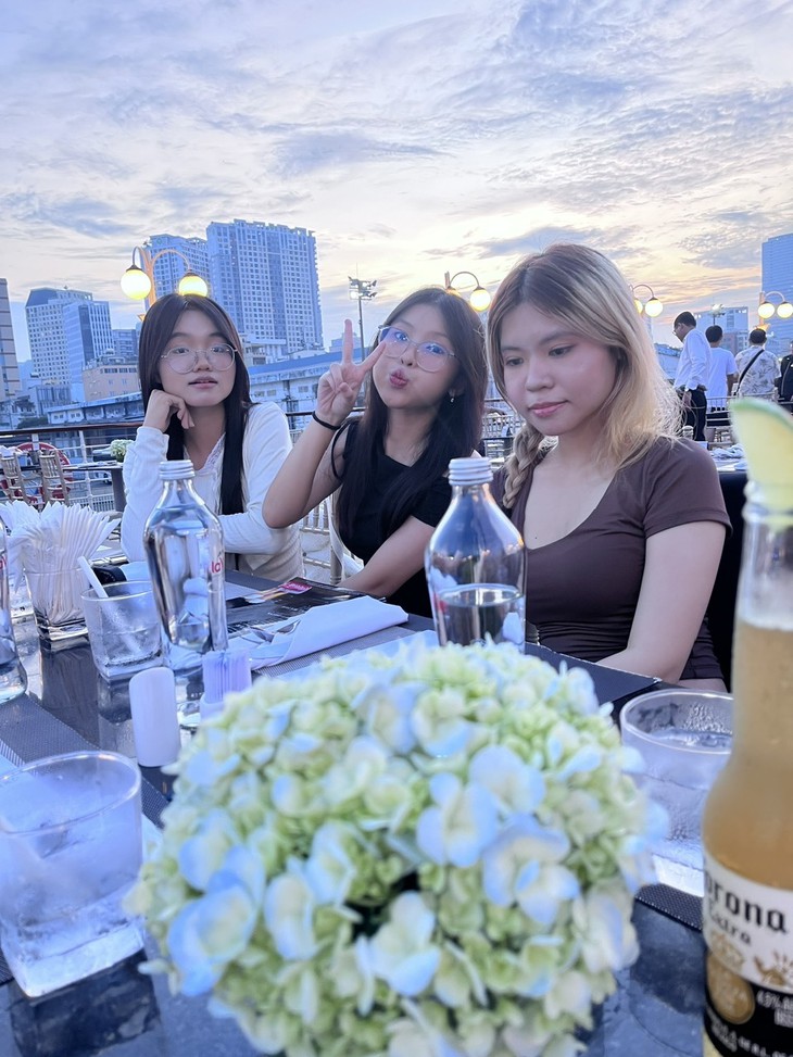 Nhiều người trẻ bị rối loạn mặc cảm ngoại hình - Ảnh 1.