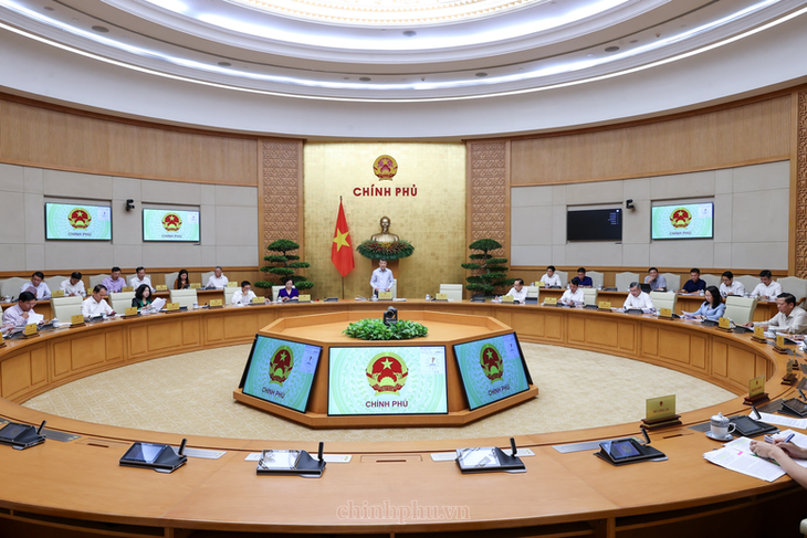 Thủ tướng yêu cầu giảm chi phí trung gian, hạ giá thuốc và thiết bị y tế- Ảnh 1.