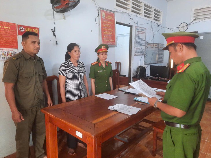 Một phụ nữ bị bắt xuất phát từ mâu thuẫn 'nói xấu con'- Ảnh 1.