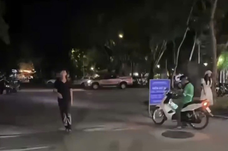 Xác minh clip thanh niên lớn tiếng, bị 'tố' tự ý thu phí gửi xe ở Huế- Ảnh 1.
