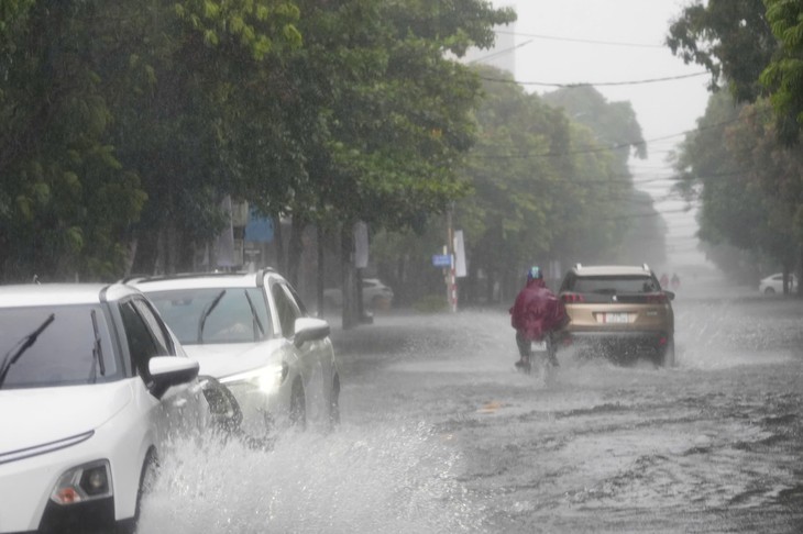 10 tỉnh thành ứng phó với áp thấp nhiệt đới trên Biển Đông- Ảnh 1.