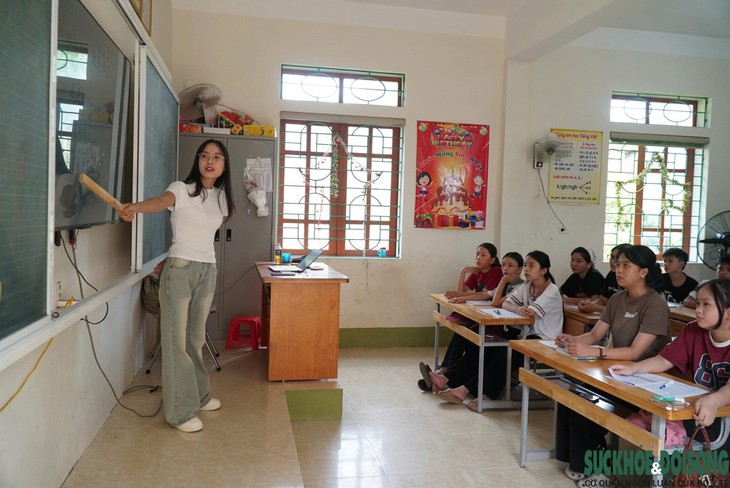 Cô gái Nghệ An dạy tiếng Trung miễn phí cho người dân quê nhà - Ảnh 1.
