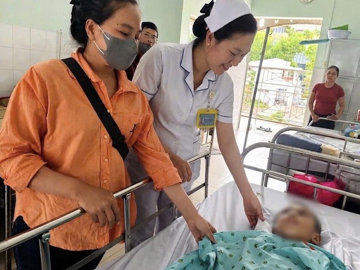 Bác sĩ Việt Nam cứu cậu bé Campuchia qua cơn nguy kịch sau tai nạn giao thông- Ảnh 1.