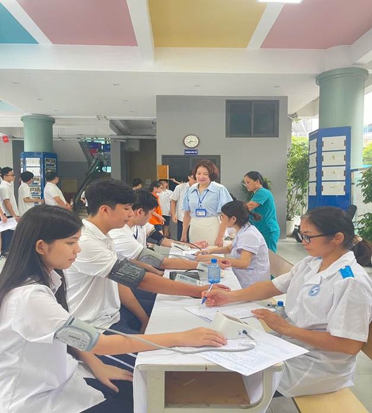 Cầu Giấy khám sức khỏe toàn diện miễn phí cho gần 3.000 học sinh- Ảnh 1.