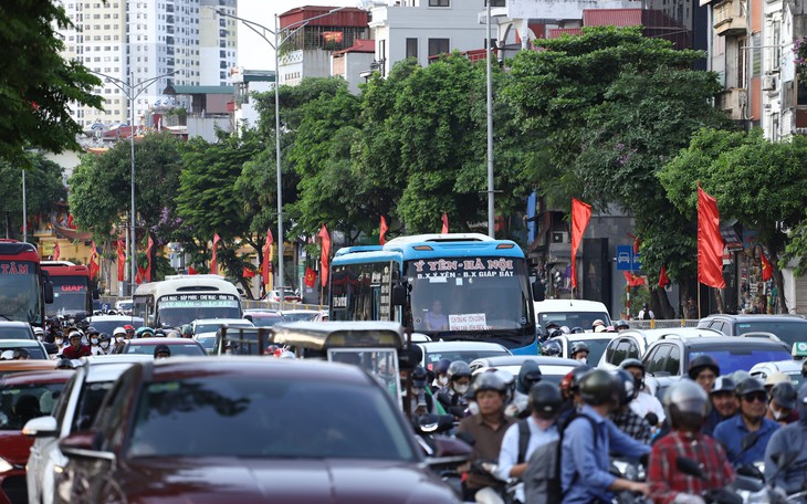 Hà Nội yêu cầu 'dọn sạch' đường phố dịp nghỉ lễ 2/9 - Ảnh 1.