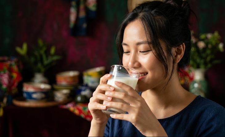 Uống sữa tốt hay xấu cho da? - Ảnh 1.
