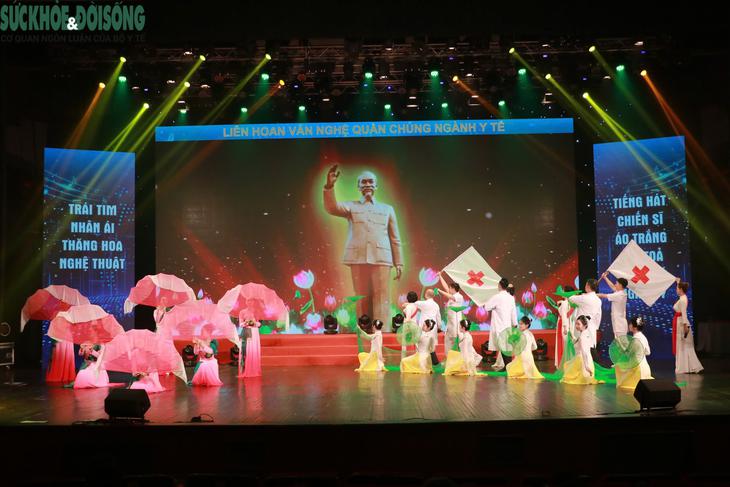 Liên hoan Văn nghệ quần chúng ngành Y tế lần thứ V: Lan tỏa giá trị nhân văn của ngành Y tế - Ảnh 5.