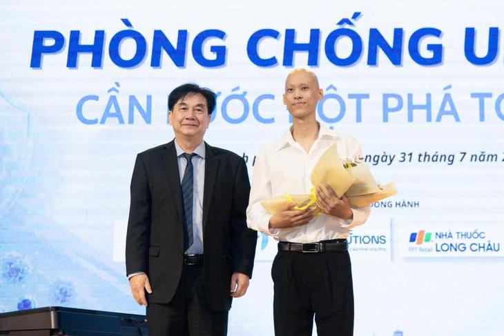Chàng trai 20 tuổi học piano giữa những ngày điều trị ung thư - Ảnh 2.