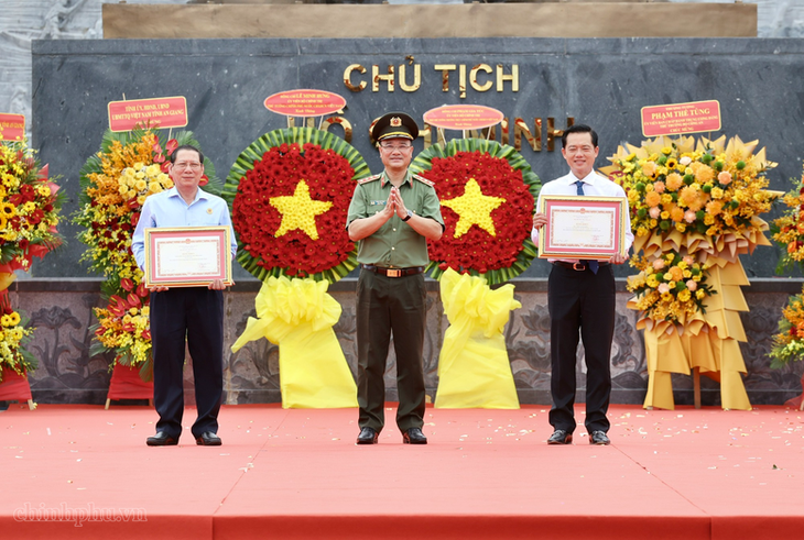 Phó Thủ tướng: Xây dựng Phú Quốc trở thành đơn vị kiểu mẫu về an ninh, trật tự- Ảnh 4.