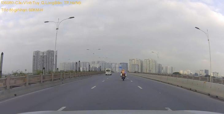 Cụ ông 93 tuổi bị tai biến, CSGT Hà Nội mở đường đến Bệnh viện kịp thời- Ảnh 3.