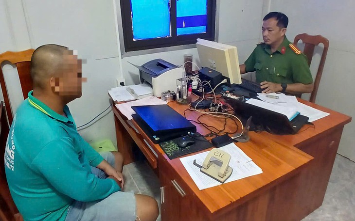Xác minh vụ người đàn ông đánh người giữa đường ở Hà Nội - Ảnh 2.