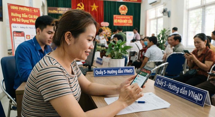 Miễn, giảm nhiều khoản phí khi tích hợp 5 thông tin cơ bản trên ứng dụng VneID - Ảnh 1.