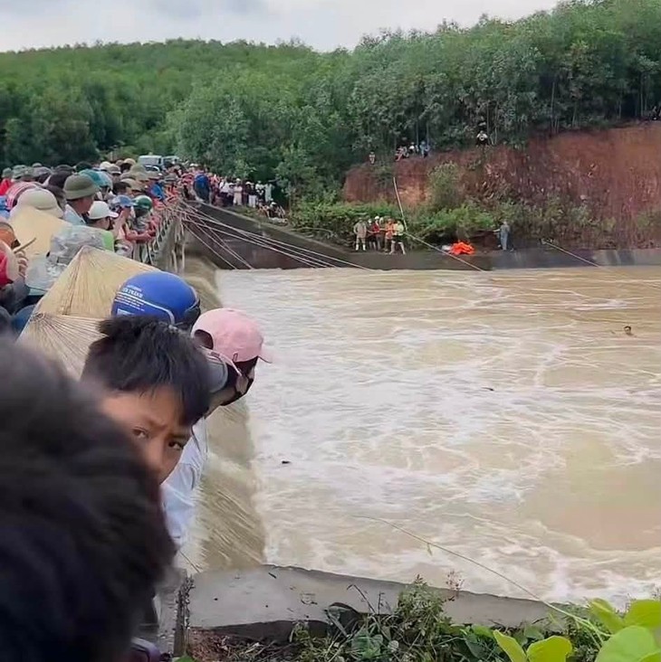 Tìm thấy thi thể người đàn ông bị nước cuốn trôi khi đi bắt cá- Ảnh 1.