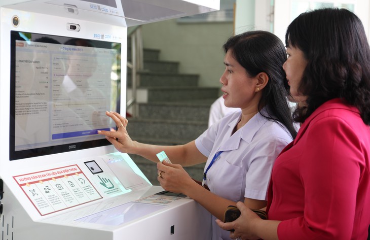 Trạm y tế sử dụng bệnh án điện tử, người dân được lợi- Ảnh 1.