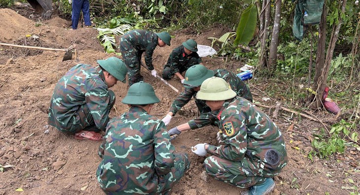 Phát hiện 4 hài cốt liệt sĩ cùng nhiều di vật gần Thành cổ Quảng Trị- Ảnh 1.