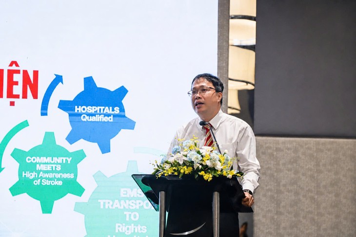 'xe cứu thương chạy đến đâu, đèn giao thông phải xanh đến đó' - Ảnh 2.