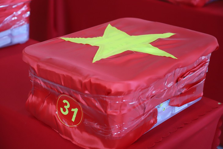 Chuyến bay đặc biệt, nhiệm vụ thiêng liêng đưa mẫu liệt sĩ đi giám định ADN - Ảnh 7.