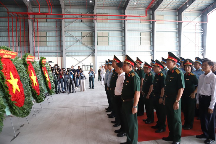 Chuyến bay đặc biệt, nhiệm vụ thiêng liêng đưa mẫu liệt sĩ đi giám định ADN - Ảnh 2.