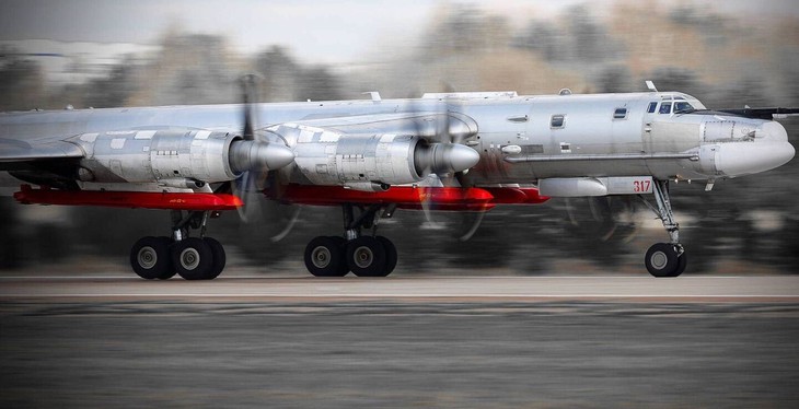 Oanh tạc cơ Tu-160 và Tu-95MSM Nga phóng hơn 40 tên lửa vào Ukraine- Ảnh 1.
