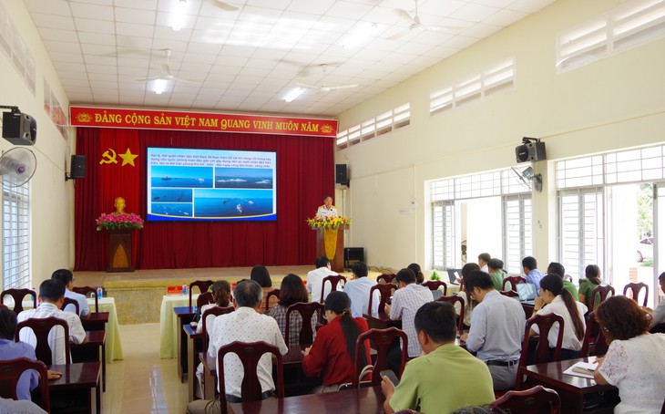Trang bị kiến thức biển đảo cho nhiều cán bộ tổ dân phố - Ảnh 2.