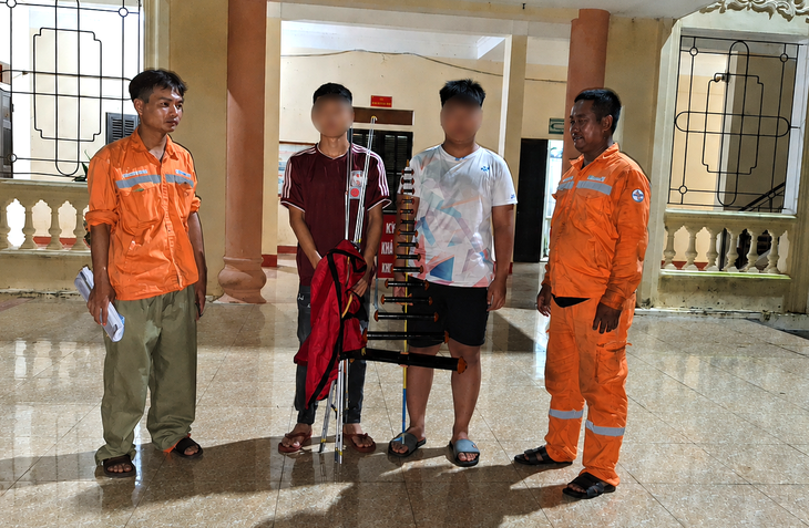 Thả diều gây sự cố mất điện, hai nam sinh bị xử lý- Ảnh 1.