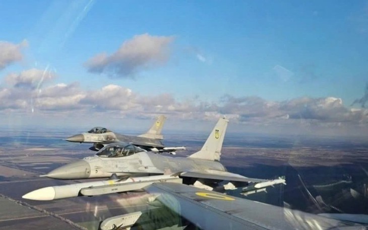 F-16 Ukraine phải dùng pháo khi tên lửa không đối không ngày càng khan hiếm - Ảnh 2.