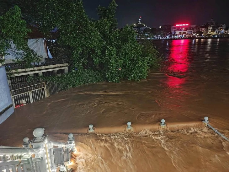 Đợt mưa lớn kéo dài hơn dự báo, đề phòng rủi ro đa thiên tai- Ảnh 1.
