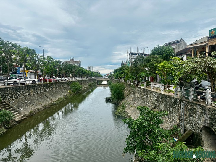 Kênh Bắc ở Nghệ An tính phương án ngầm hóa sau nhiều năm ô nhiễm - Ảnh 1.