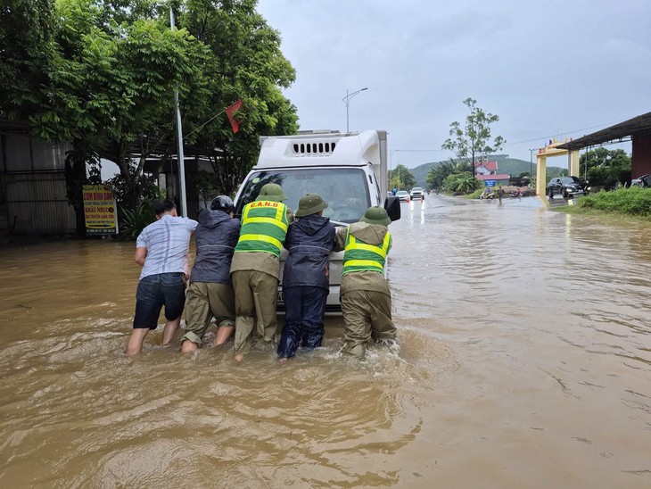 Mưa lớn do bão số 4 kéo dài đến khi nào?- Ảnh 1.