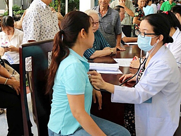 TPHCM: Bệnh viện ĐKKV Hóc Môn dẫn đầu khám sức khỏe toàn dân- Ảnh 1.