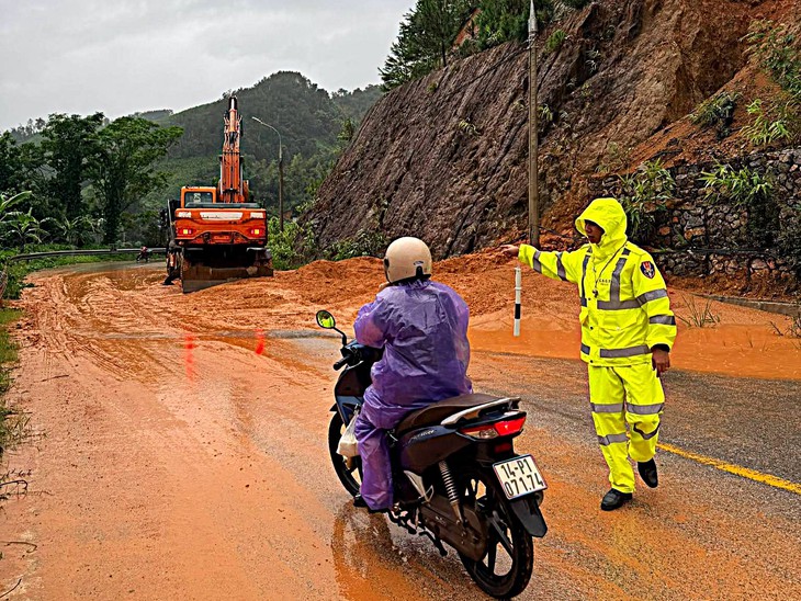 6 tỉnh, thành được cảnh báo nguy cơ ngập sâu, sạt lở sau bão số 4- Ảnh 2.