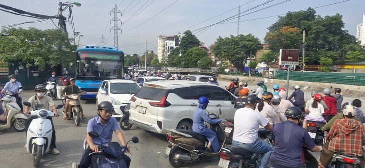 Dịp 2/9, chở khách mà không đăng ký kinh doanh vận tải sẽ bị phạt rất nặng - Ảnh 1.