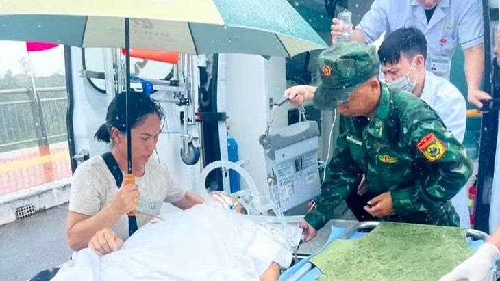 Liên tiếp mở "luồng xanh" đưa bệnh nhân qua biên giới cấp cứu- Ảnh 2.