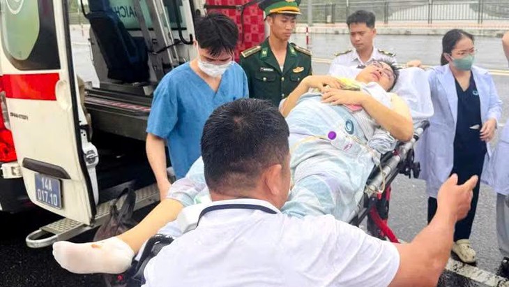 Liên tiếp mở "luồng xanh" đưa bệnh nhân qua biên giới cấp cứu- Ảnh 1.