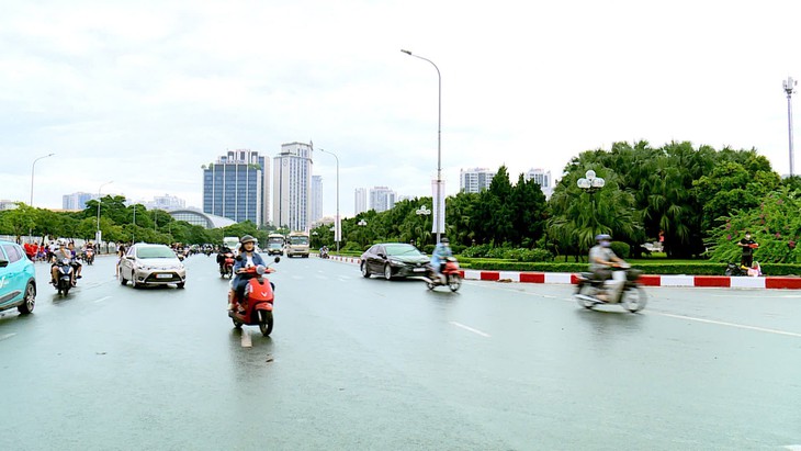 Hà Nội giảm điểm ngập sau mưa lớn, chuyên gia cảnh báo chưa thể chủ quan- Ảnh 2.