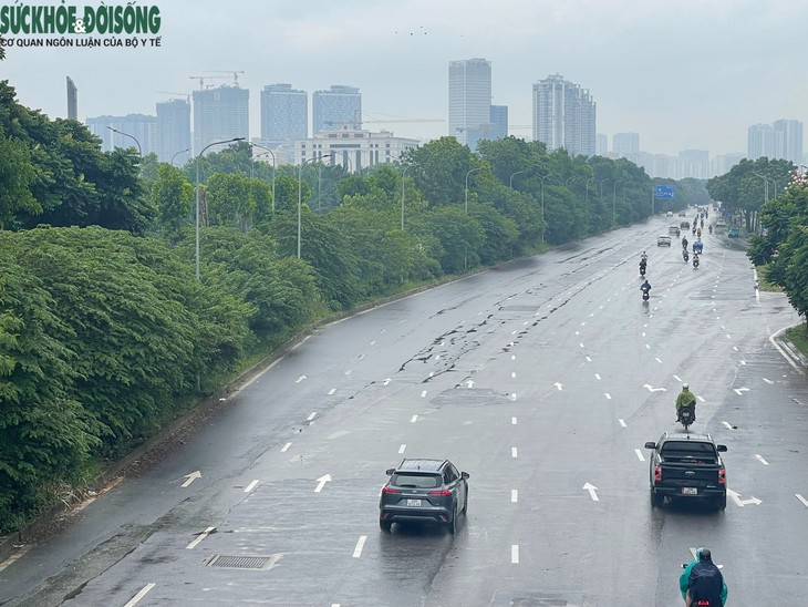 Sau mưa lớn, các 'điểm đen' ngập úng Hà Nội ra sao?- Ảnh 1.
