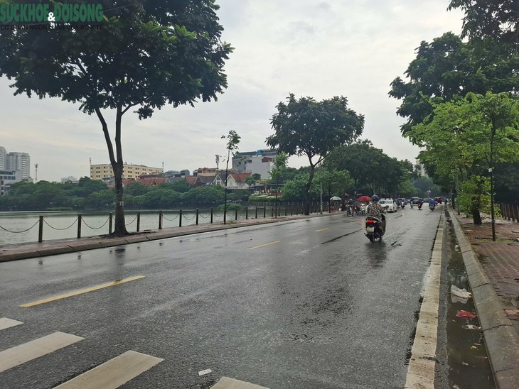 Sau mưa lớn, các 'điểm đen' ngập úng Hà Nội ra sao?- Ảnh 10.