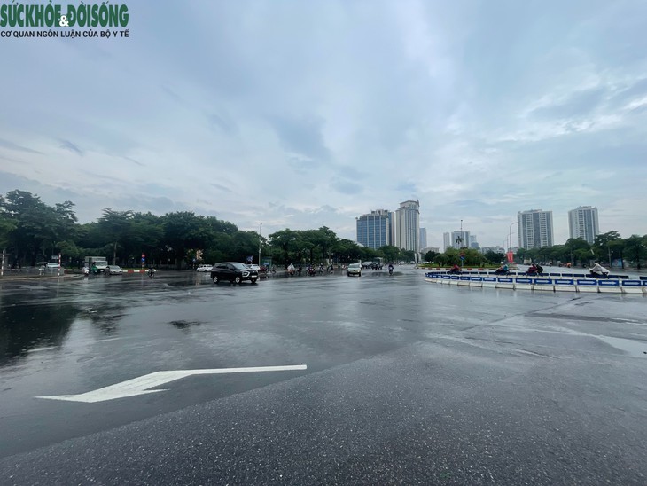 Sau mưa lớn, các 'điểm đen' ngập úng Hà Nội ra sao?- Ảnh 6.