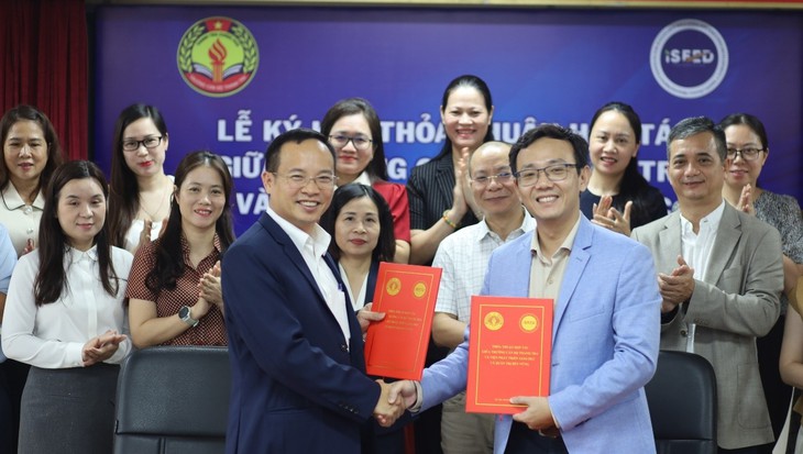 Phát triển nguồn nhân lực chất lượng cao cho y tế và doanh nghiệp- Ảnh 1.